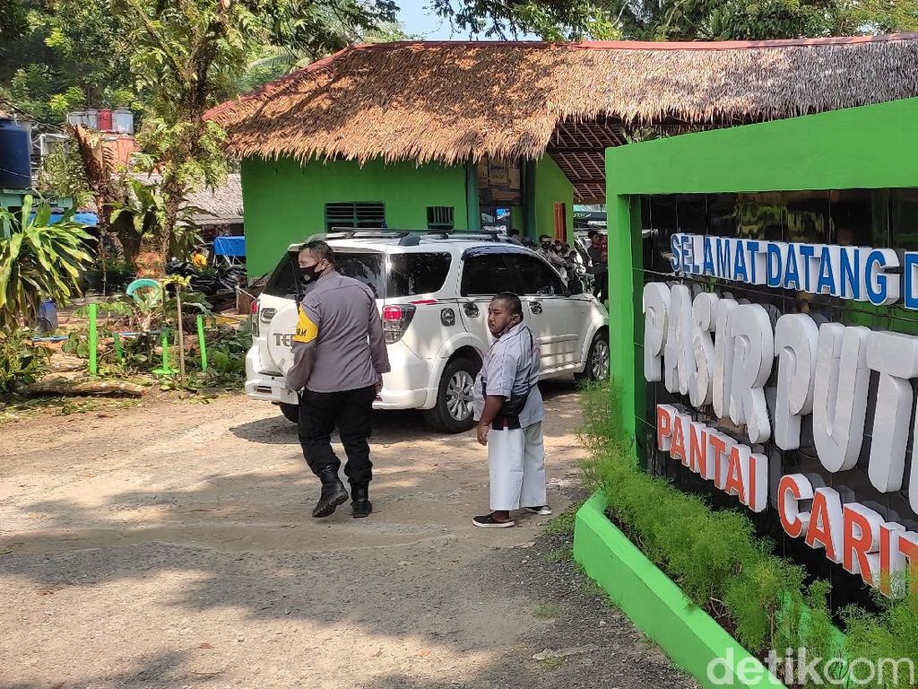 Pantai Carita Padat, Wisatawan tak Bermasker Dilarang Masuk Pantai Carita Padat, Wisatawan tak Bermasker Dilarang Masuk