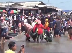 Penampakan Membludaknya Pengunjung di Pantai Pondok Bali Subang
