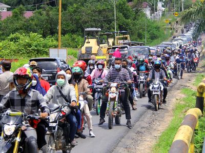 Penampakan Antrean Kendaraan di Pos Penyekatan Dumai