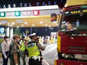 Dari Pada Rapid Antigen, Pengendara Masuk Kota Pasuruan Pilih Putar Balik