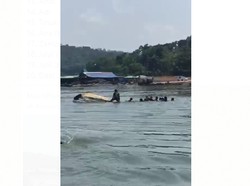 Selfie di Perahu Wisata Waduk Kedungombo yang Berujung Maut