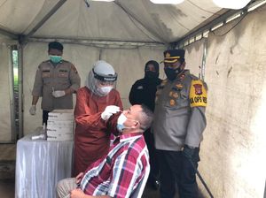 Arus Balik Lebaran, Pengendara Motor Dites Acak Covid-19 di Cikarang Arus Balik Lebaran, Pengendara Motor Dites Acak Covid-19 di Cikarang