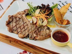 Mantul! Ini 5 Steak Kaki Lima Rasa Bintang Lima yang Viral