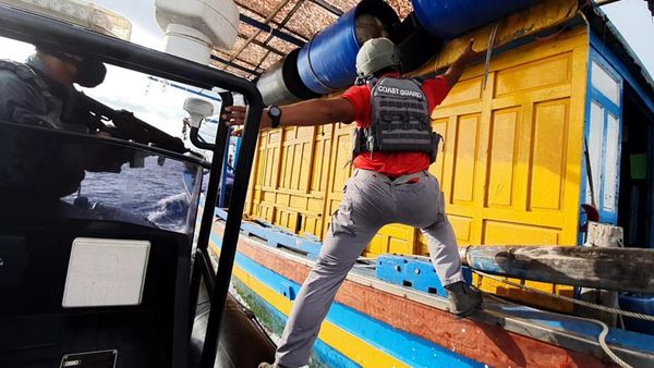 Potret Aksi Bakamla Tangkap Kapal Ikan Vietnam di Perairan RI-Malaysia