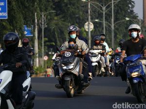 Cara Mudah dan Jitu Bersihkan Helm Biar Nggak Bau Apek Lagi