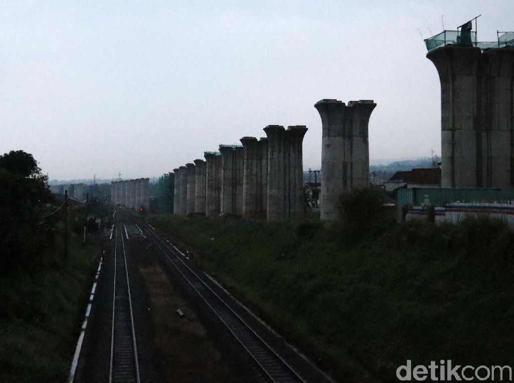 Negara Sampai Harus Rogoh APBN Selesaikan Kereta Cepat, Apa Untungnya? Negara Sampai Harus Rogoh APBN Selesaikan Kereta Cepat, Apa Untungnya?