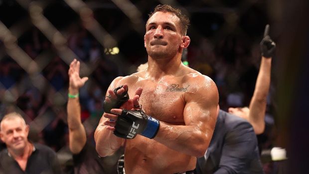 Charles Oliveira VS Michael Chandler UFC 262 May 15, 2021; Houston, Texas, USA; Michael Chandler reacts following his loss against Charles Oliveira during UFC 262 at Toyota Center. Mandatory Credit: Troy Taormina-USA TODAY Sports