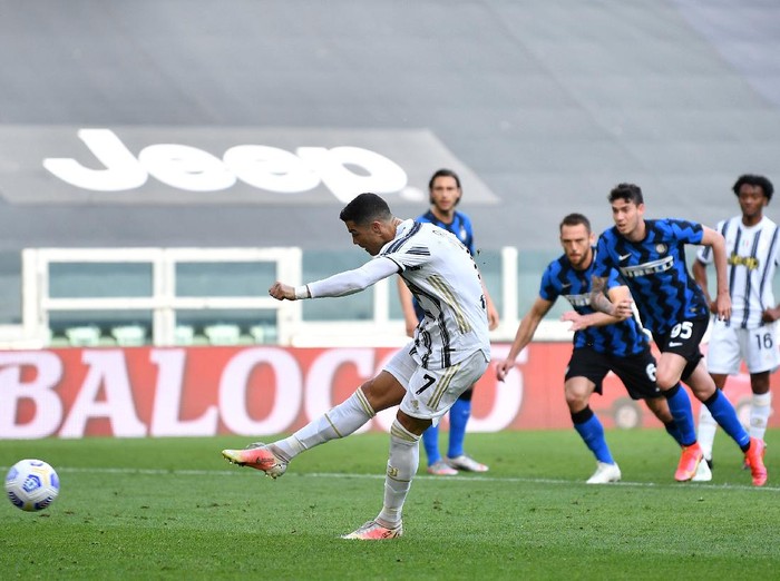 TURIN, ITALY - MAY 15: Cristiano Ronaldo of Juventus takes a penalty which is parried out, the rebound is later scored for Juventus' first goal scored by Cristiano Ronaldo  during the Serie A match between Juventus  and FC Internazionale at  on May 15, 2021 in Turin, Italy. Sporting stadiums around Italy remain under strict restrictions due to the Coronavirus Pandemic as Government social distancing laws prohibit fans inside venues resulting in games being played behind closed doors. (Photo by Valerio Pennicino/Getty Images)