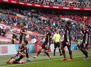 Schmeichel: Gol Youri Tielemans Luar Biasa Schmeichel: Gol Youri Tielemans Luar Biasa