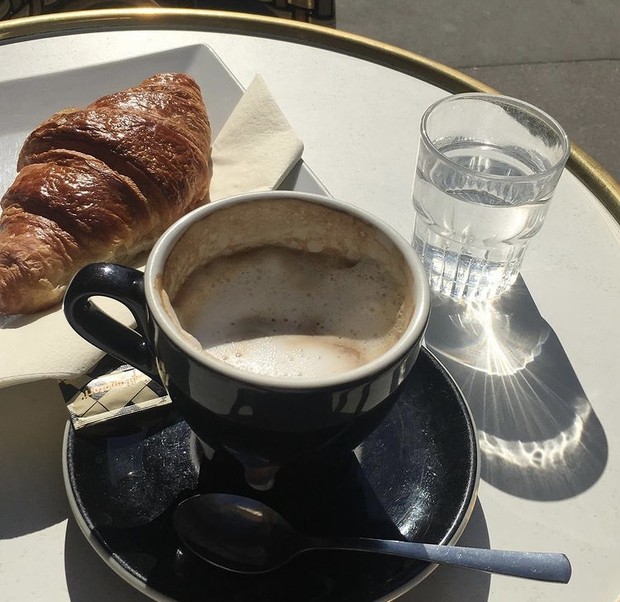 Makan ala French girl.