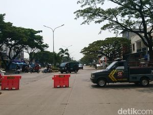 Cegah Wisatawan, Polisi Tutup Jalan Lingkar Selatan Cilegon Arah Anyer Cegah Wisatawan, Polisi Tutup Jalan Lingkar Selatan Cilegon Arah Anyer