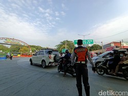 Ragunan Tutup Hari Ini, Wisatawan Diputar Balik