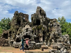 Lebaran Tetap Buka, Kunjungan Wisatawan Goa Sunyaragi Meningkat