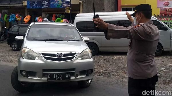 Objek Wisata Cipanas Garut Ditutup, Pengunjung Putar Balik