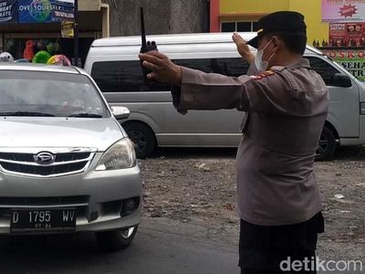 Objek Wisata Cipanas Garut Ditutup, Pengunjung Putar Balik