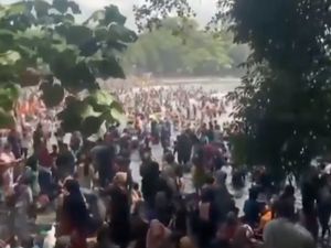 Sempat Banjir Pengunjung, Pantai Batukaras Pangandaran Ditutup Sementara