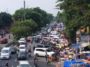Bocil dari Penjuru Jabodetabek Serbu Pasar Gembrong, Jalanan Macet!
