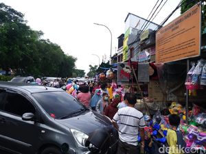 Pandemi Menyerang, Omzet Harian Pedagang Pasar Gembrong Turun Rp 50 Juta Pandemi Menyerang, Omzet Harian Pedagang Pasar Gembrong Turun Rp 50 Juta
