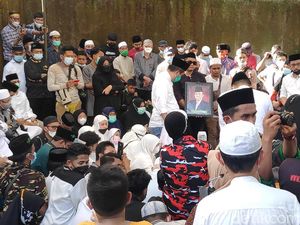 Pemakaman KH Sanusi Baco di Maros Ramai Dihadiri Pelayat Pemakaman KH Sanusi Baco di Maros Ramai Dihadiri Pelayat
