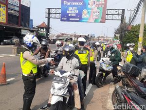 Tes Antigen Acak di Pantura Jaring Puluhan Pemudik Tes Antigen Acak di Pantura Jaring Puluhan Pemudik