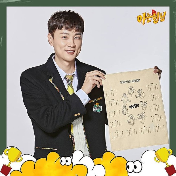 Penyanyi Min Kyung Hoon dalam program Knowing Brothers.