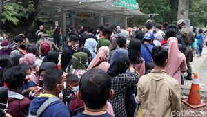 Potret Kebun Binatang Bandung Dipenuhi Pengunjung