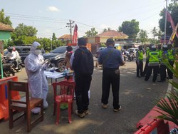 Ratusan Wisatawan Pantai Parangtritis Dites Swab Antigen