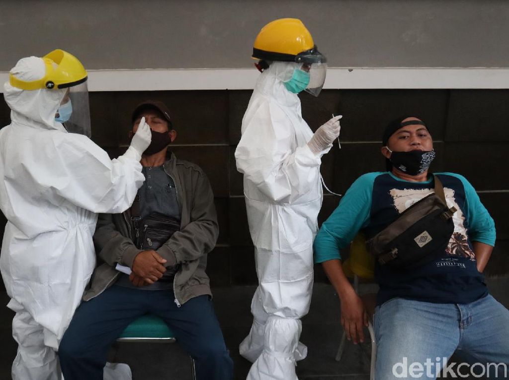 Ratusan Wisatawan Kebun Binatang Bandung Dirapid Tes Antigen Ratusan Wisatawan Kebun Binatang Bandung Dirapid Tes Antigen