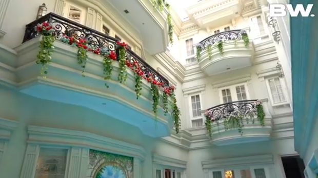 Rumah Crazy Rich PIK Helena Lim