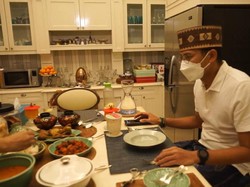 Sandiaga Uno Tiga Hari Tiga Malam Makan Ketupat Betawi