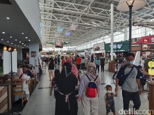 H+3 Lebaran, Tempat Makan di Mal Jadi Sasaran Warga H+3 Lebaran, Tempat Makan di Mal Jadi Sasaran Warga
