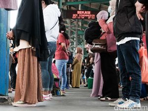 KCI Jelaskan Penyebab Penumpang KRL Numpuk di Libur Lebaran