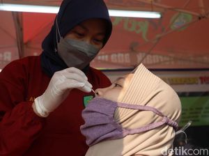 Usai Pulang Kampung, Pemudik Dites Antigen Usai Pulang Kampung, Pemudik Dites Antigen