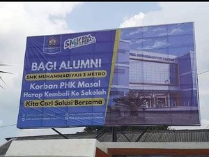 Viral Baliho Ajakan Alumni SMK Korban PHK Balik ke Sekolah, Ini Faktanya Viral Baliho Ajakan Alumni SMK Korban PHK Balik ke Sekolah, Ini Faktanya