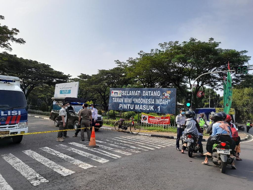 Taman Mini Ditutup Hari Ini, Kendaraan Diputar Balik Taman Mini Ditutup Hari Ini, Kendaraan Diputar Balik