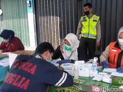 Warga Terjaring Penyekatan Arus Balik di Bekasi Langsung Dites COVID