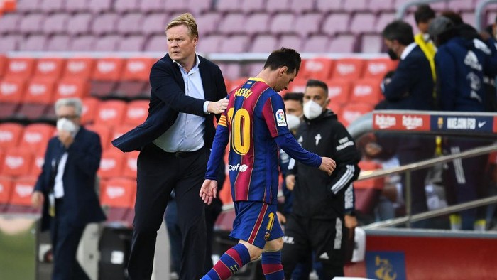 BARCELONA, SPAIN - MAY 16: Head coach Ronald Koeman of FC Barcelona comforts Lionel Messi of FC Barcelona as he walks off the pitch at the La Liga Santander match between FC Barcelona and RC Celta at Camp Nou on May 16, 2021 in Barcelona, Spain. Sporting stadiums around Spain remain under strict restrictions due to the Coronavirus Pandemic as Government social distancing laws prohibit fans inside venues resulting in games being played behind closed doors. (Photo by David Ramos/Getty Images)