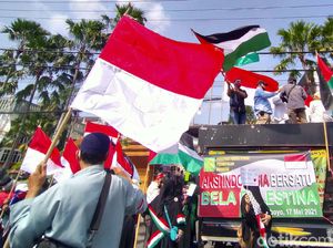 Aksi Bela Palestina Menggema di Surabaya