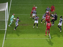 Gol Kepala Tuhan Alisson Becker