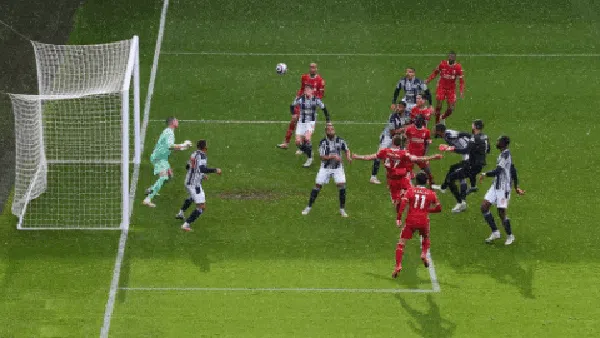 Detik-detik Alisson Cetak Gol Kepala Tuhan