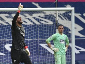 Alisson, Kiper Keenam yang Bikin Gol di Premier League