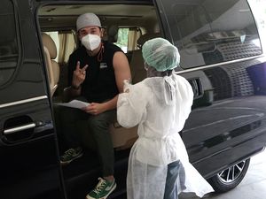 Arya Saloka sampai Vino G Bastian Terima Disuntik Vaksin Dosis 2 Arya Saloka sampai Vino G Bastian Terima Disuntik Vaksin Dosis 2