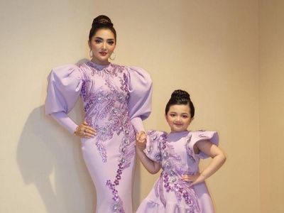 8 Potret Bukti Ashanty dan Arsy Bak Pinang Dibelah Dua, Mirip Banget!