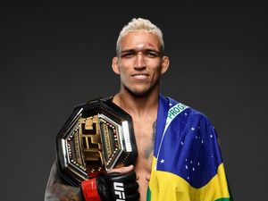 Jadi Juara UFC, Charles Oliveira Sindir Conor McGregor