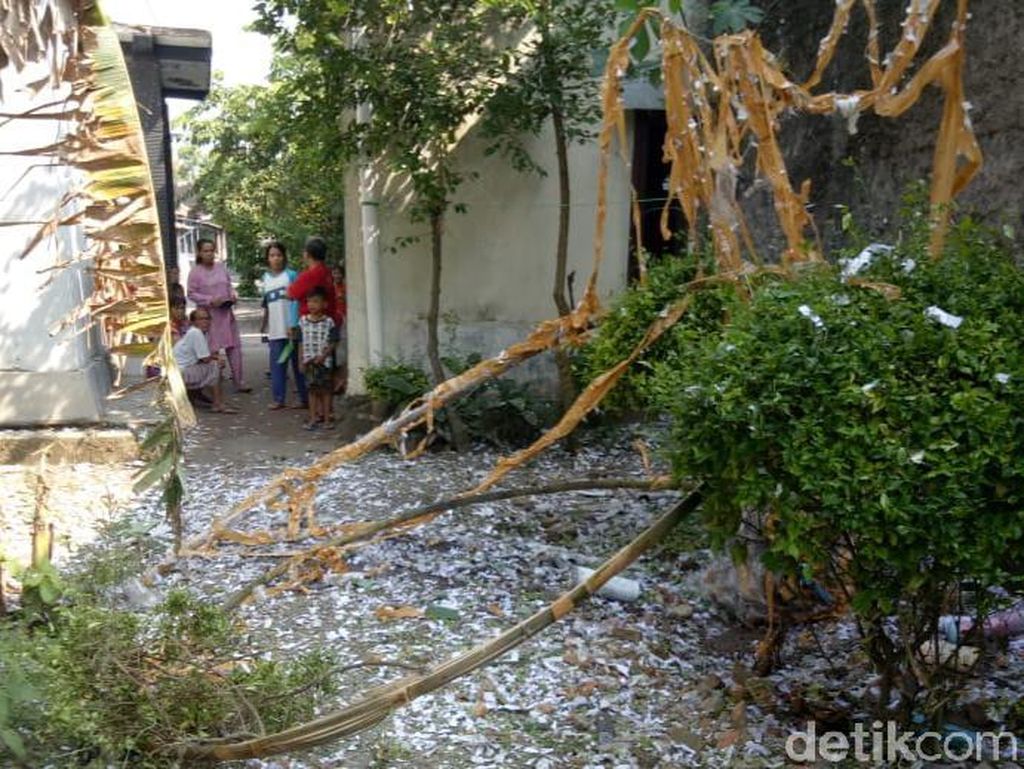 Balon Udara Bawa Petasan Meledak di Klaten, 1 Rumah Rusak Balon Udara Bawa Petasan Meledak di Klaten, 1 Rumah Rusak