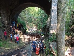 Ada Mayat di Kolong Jembatan Karanganyar, Kematiannya Mencurigakan