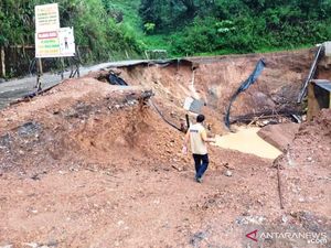 Tanah Longsor Putuskan Jalan Nasional di Takengon Aceh Tengah