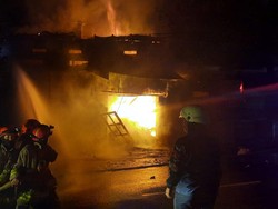 Dua Kios di Bandung Hangus Dilalap Si Jago Merah