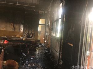 Diduga Korsleting, Ruang Pertemuan Dinas Lingkungan Hidup Sidoarjo Terbakar