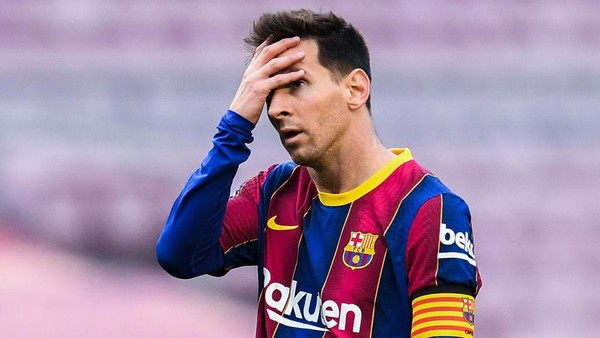 BARCELONA, SPAIN - MAY 16: Lionel Messi of FC Barcelona shows his dejection during the La Liga Santander match between FC Barcelona and RC Celta at Camp Nou on May 16, 2021 in Barcelona, Spain. Sporting stadiums around Spain remain under strict restrictions due to the Coronavirus Pandemic as Government social distancing laws prohibit fans inside venues resulting in games being played behind closed doors. (Photo by David Ramos/Getty Images)